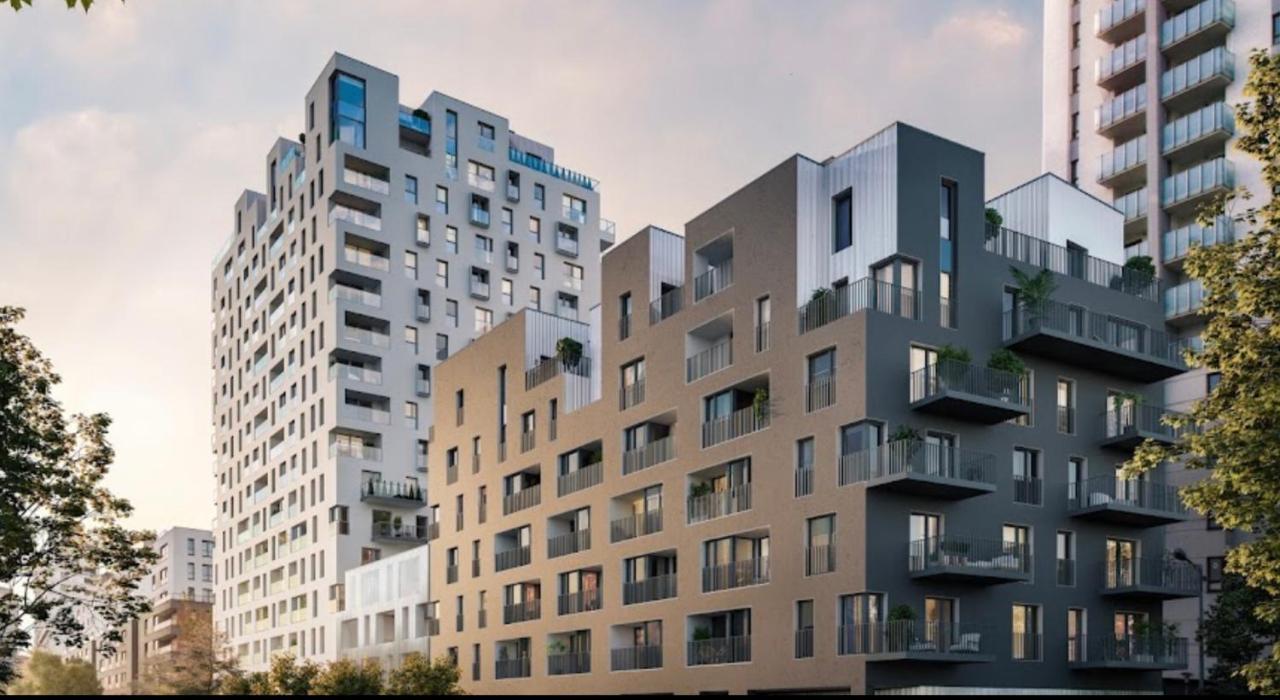 ...Love Wola... Warschau Exterior foto